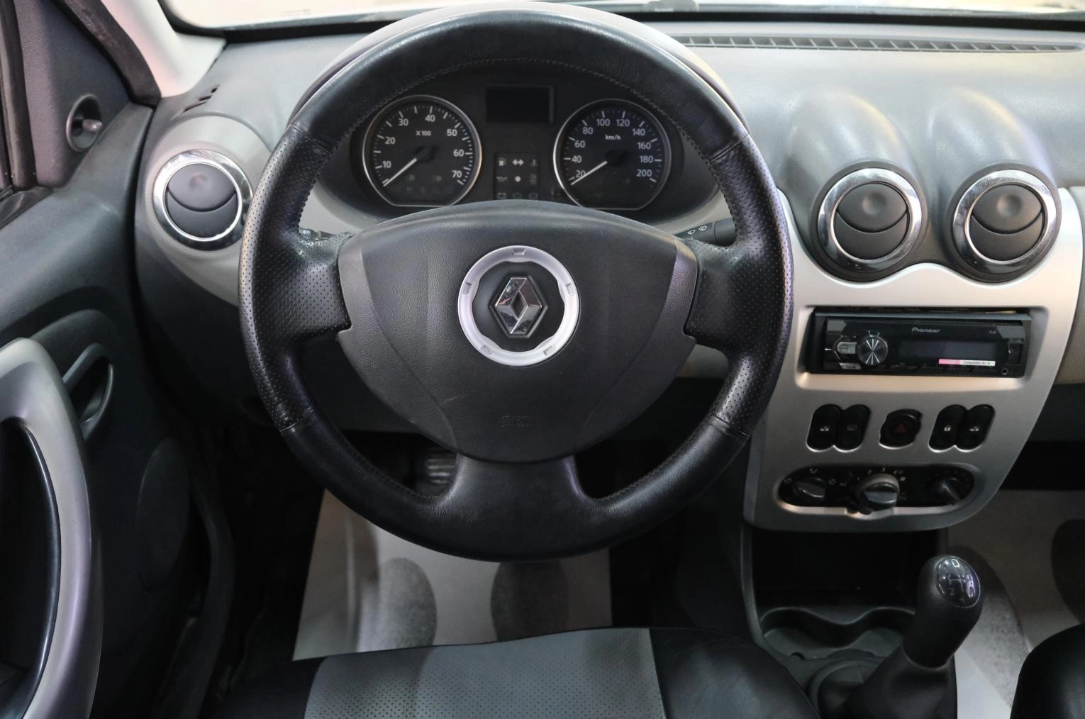 Renault Sandero 9 из 18