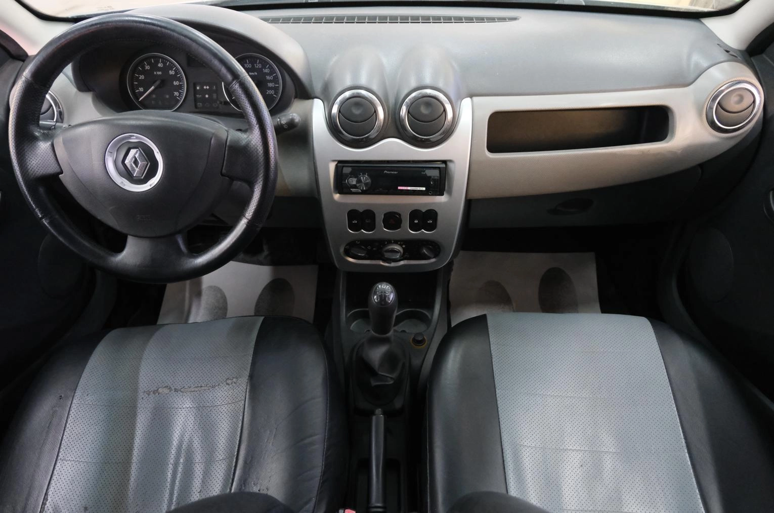 Renault Sandero 10 из 18