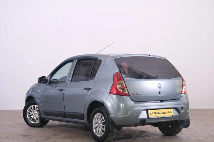 Renault Sandero 4 из 6