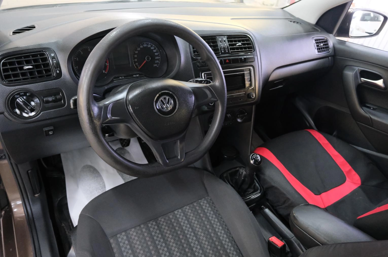 Volkswagen Polo 12 из 23