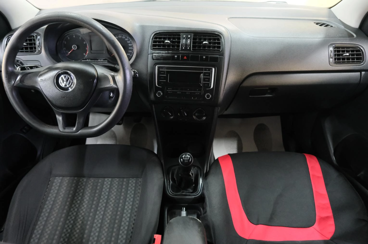 Volkswagen Polo 14 из 23