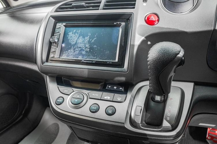 Honda Stream 16 из 21