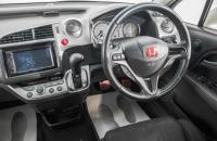 Honda Stream 14 из 21