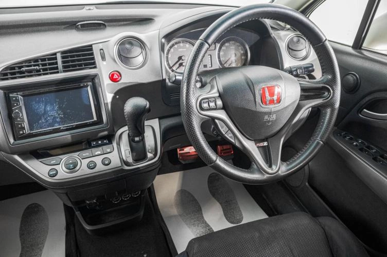 Honda Stream 14 из 21