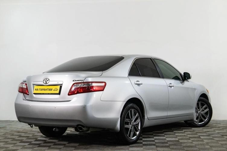Toyota Camry 4 из 6