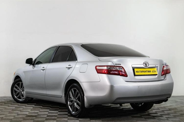 Toyota Camry 6 из 6