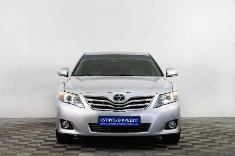 Toyota Camry 2 из 6