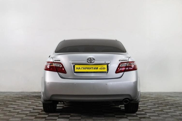 Toyota Camry 5 из 6