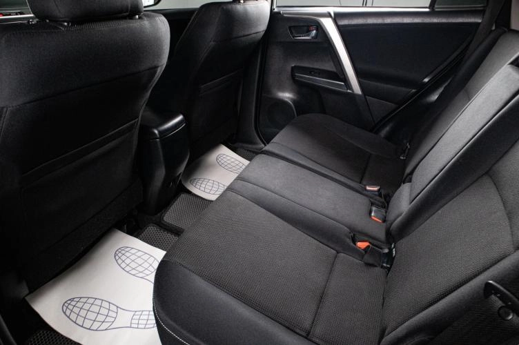 Toyota RAV4 15 из 17