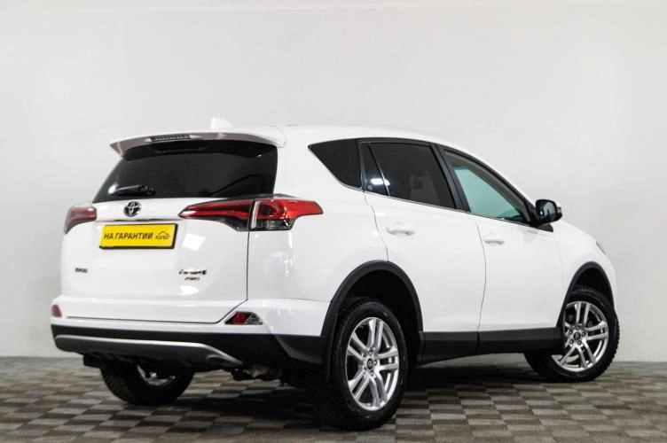 Toyota RAV4 4 из 6