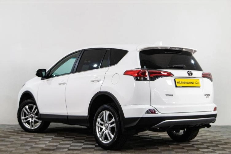 Toyota RAV4 6 из 6