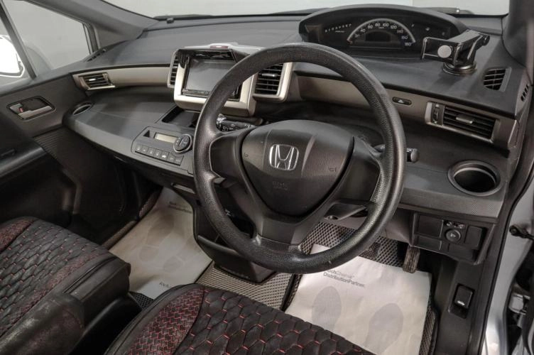 Honda Freed 7 из 14
