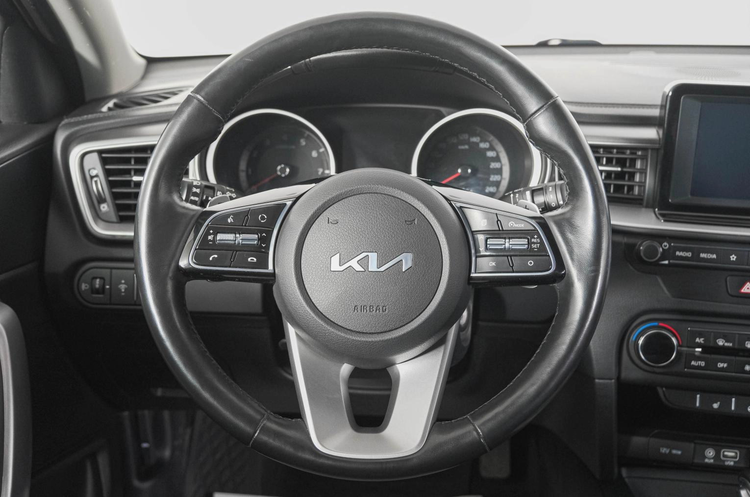 KIA cee'd 15 из 21