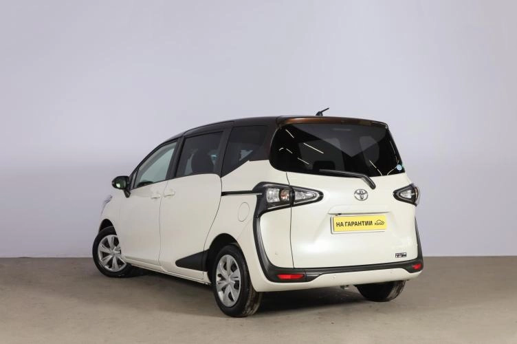 Toyota Sienta 6 из 6