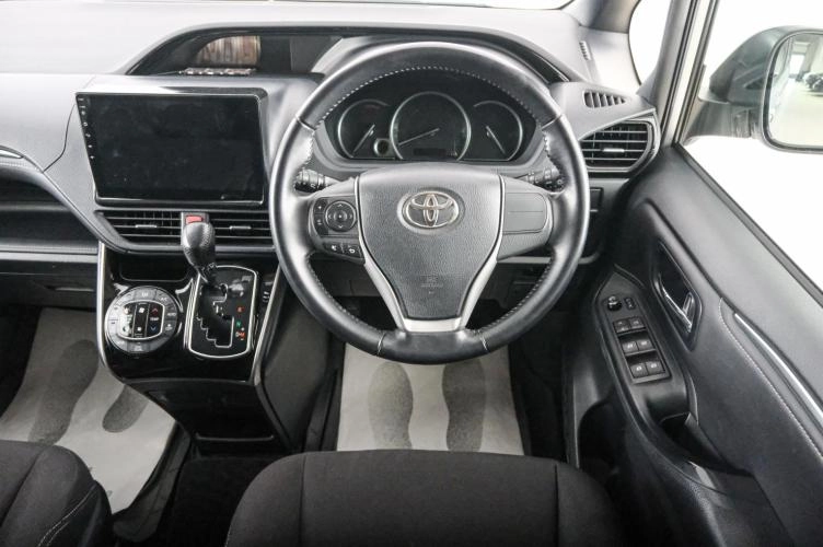 Toyota Esquire 14 из 22