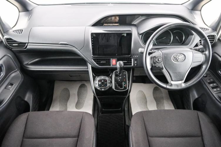 Toyota Esquire 10 из 22