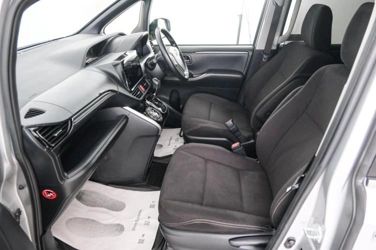 Toyota Esquire 13 из 22