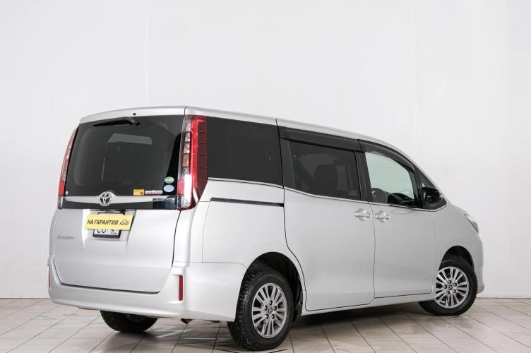 Toyota Esquire 6 из 6