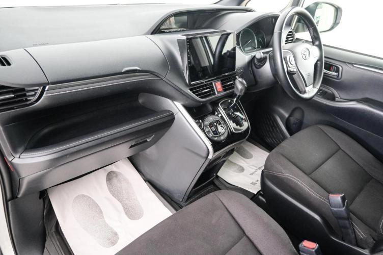 Toyota Esquire 12 из 22