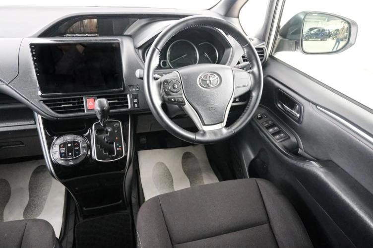 Toyota Esquire 9 из 22