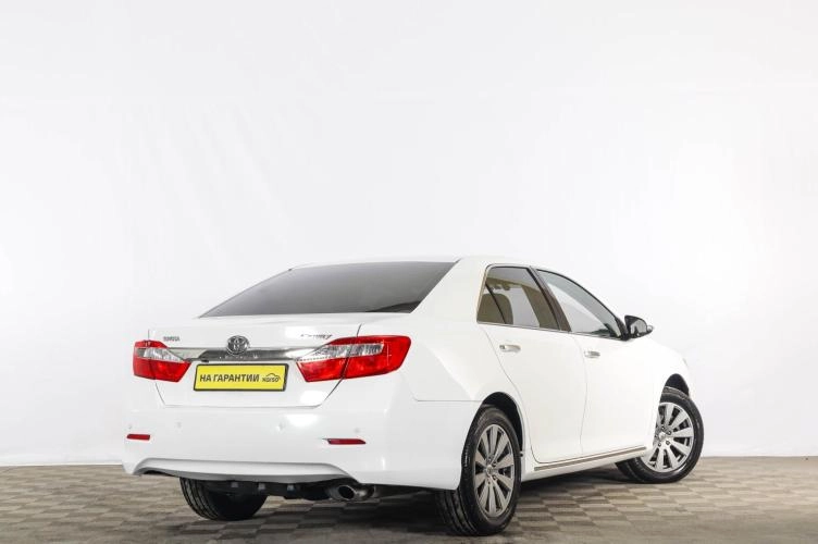 Toyota Camry 6 из 6