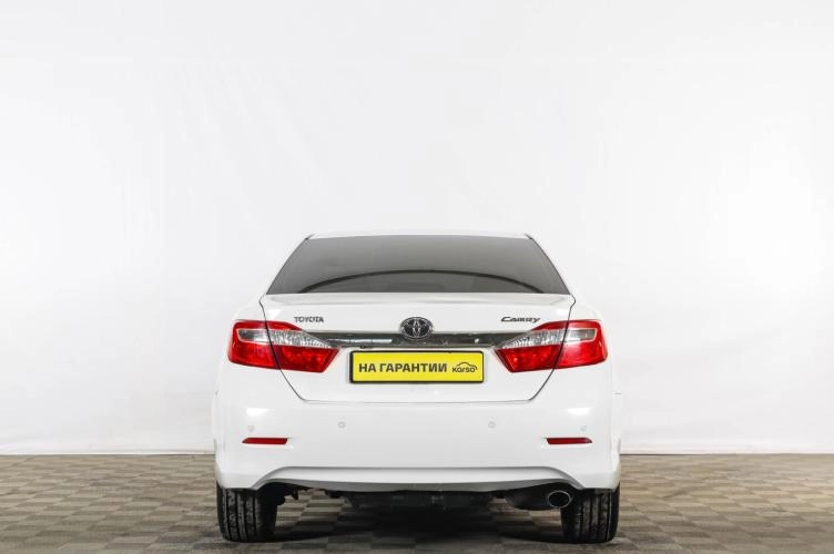 Toyota Camry 5 из 6