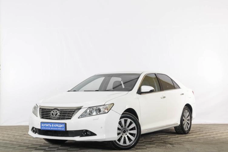 Toyota Camry 3 из 6