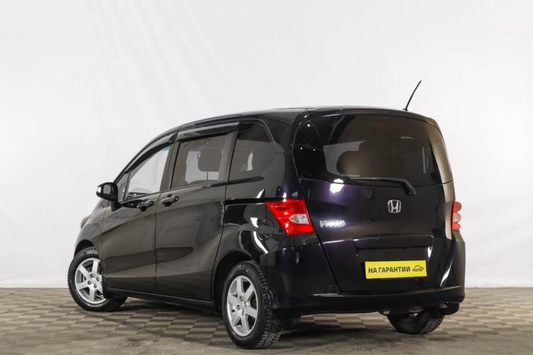Honda Freed 4 из 6