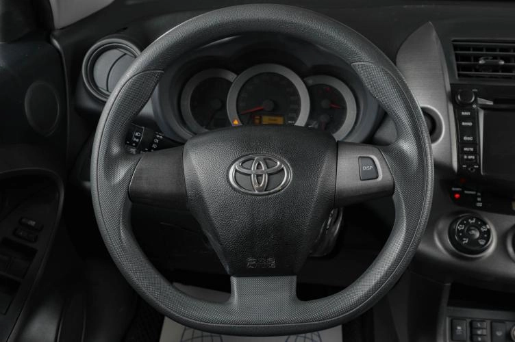 Toyota RAV4 13 из 18