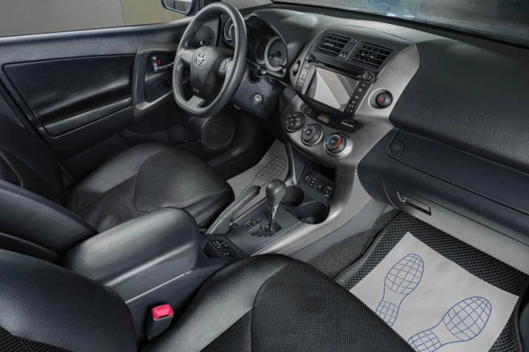 Toyota RAV4 10 из 18