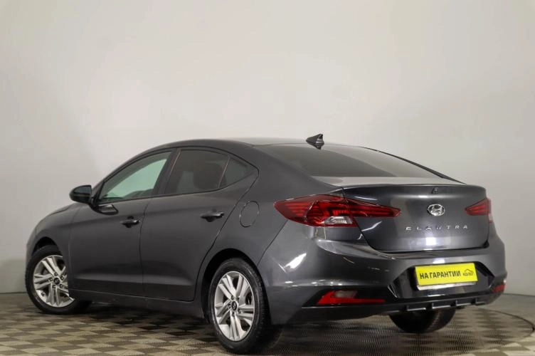 Hyundai Elantra 6 из 6