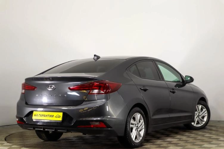 Hyundai Elantra 4 из 6