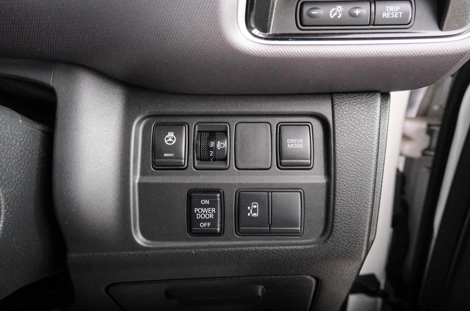 Nissan Serena 18 из 22