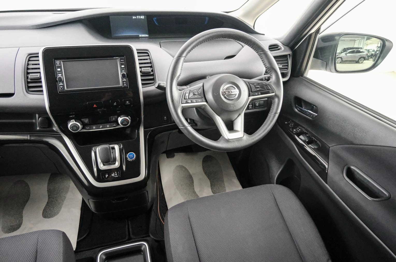 Nissan Serena 9 из 22