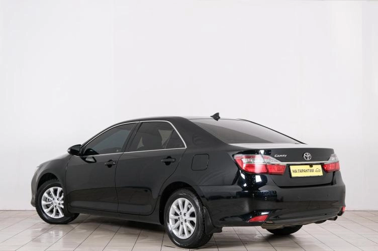 Toyota Camry 4 из 6