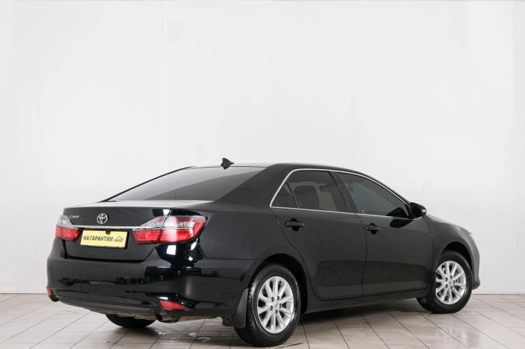 Toyota Camry 6 из 6