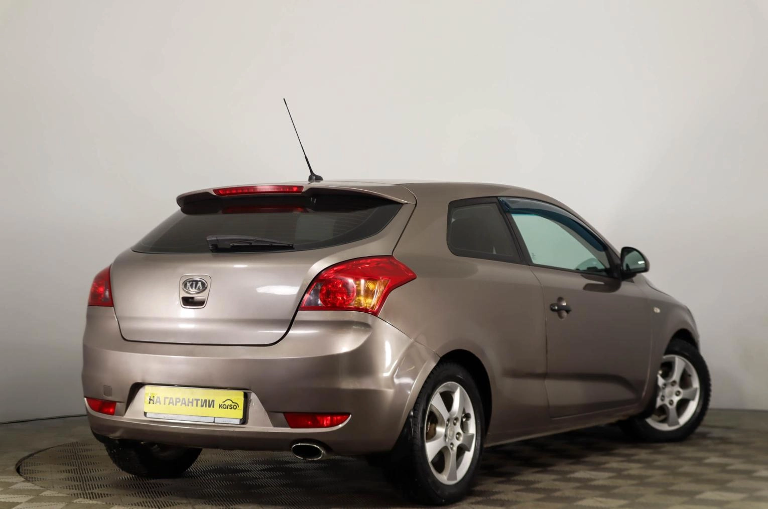 KIA cee'd 4 из 19