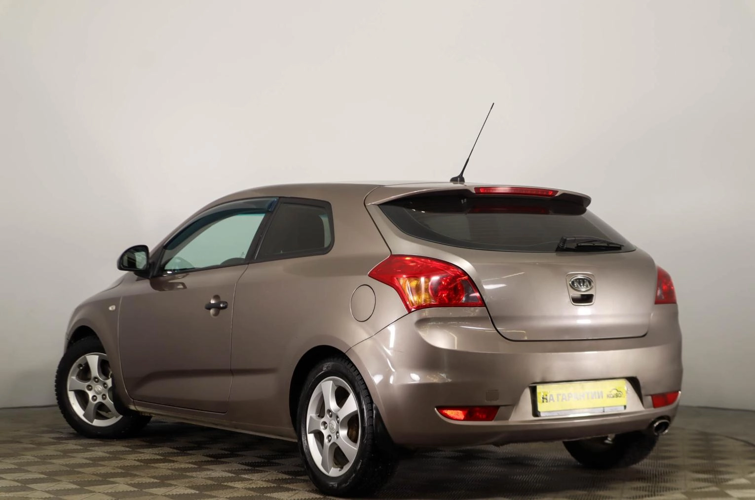KIA cee'd 6 из 19