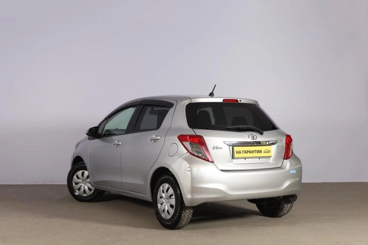 Toyota Vitz 4 из 6