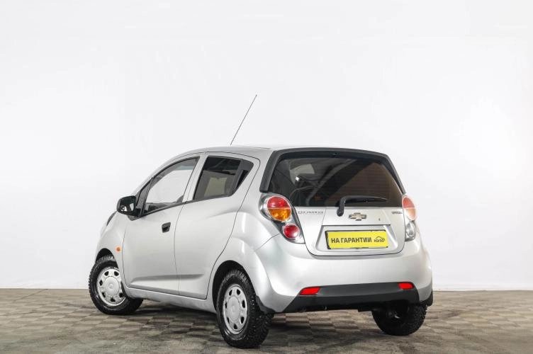 Chevrolet Spark 4 из 6