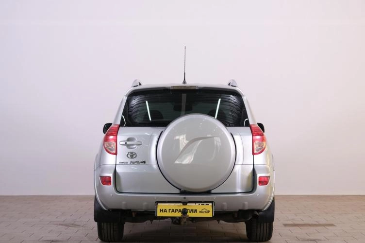 Toyota RAV4 5 из 6
