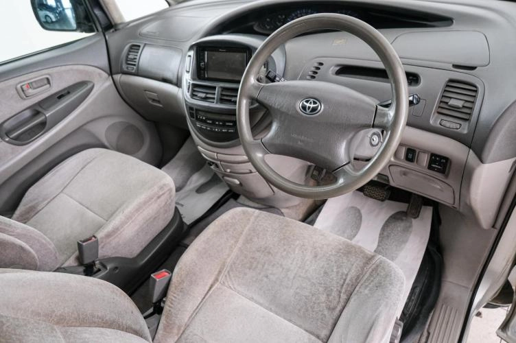 Toyota Estima 8 из 20