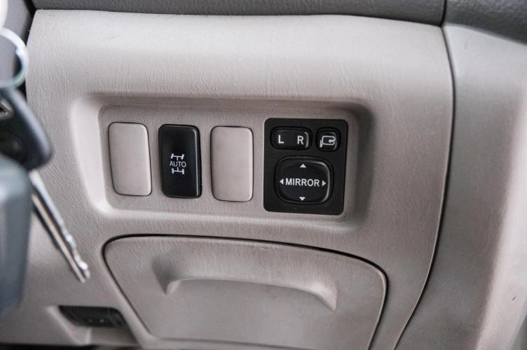 Toyota Estima 15 из 20