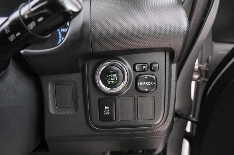Toyota Wish 16 из 20