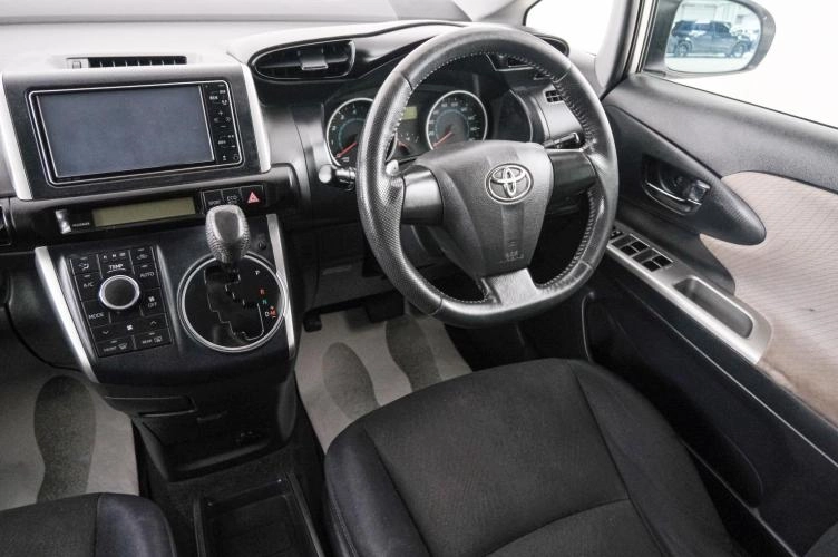 Toyota Wish 7 из 20