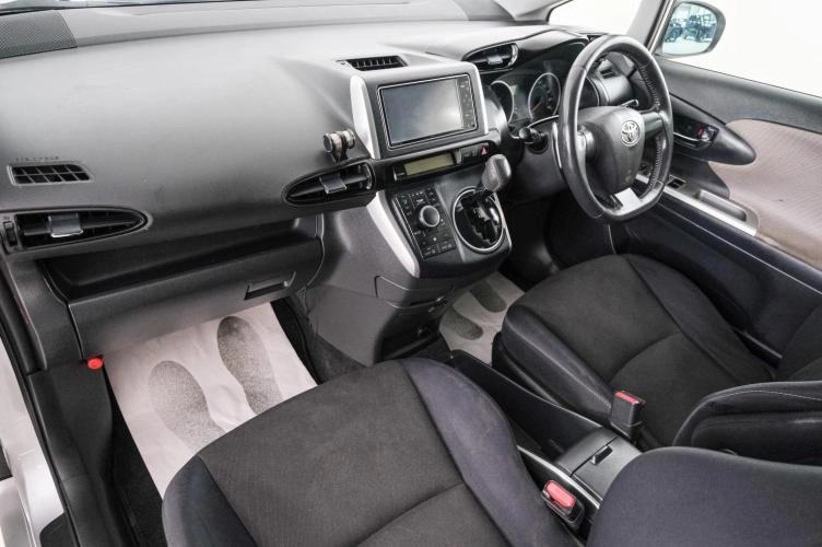 Toyota Wish 10 из 20