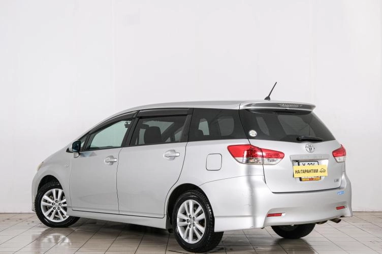 Toyota Wish 4 из 6