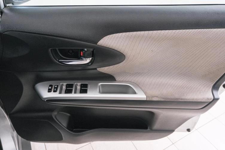 Toyota Wish 17 из 20