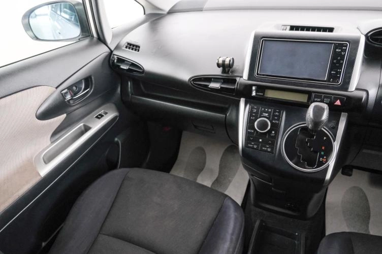 Toyota Wish 9 из 20