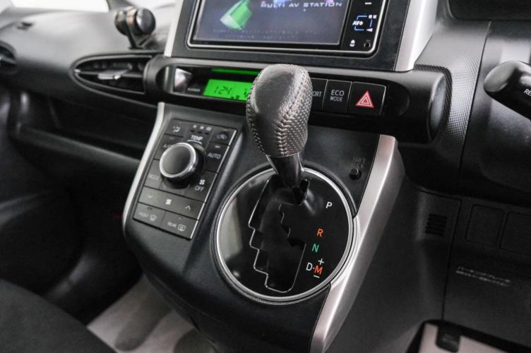 Toyota Wish 14 из 20
